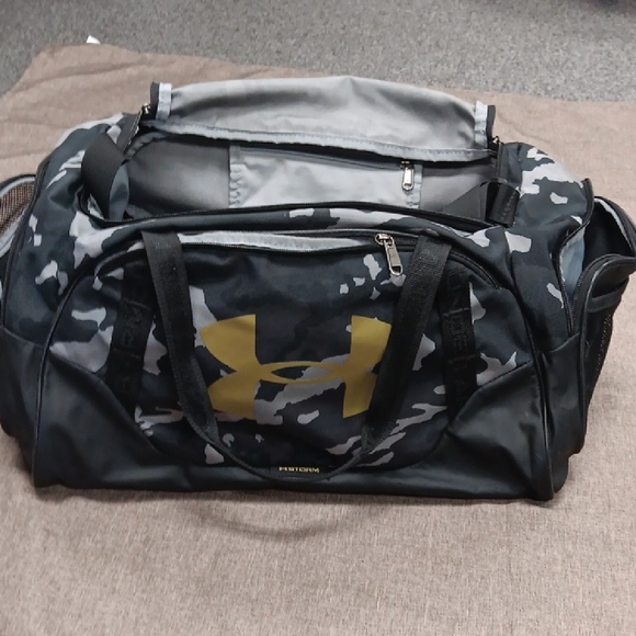 Under Armour Black and Gold Men's Duffel Bag - Picture 1 of 2